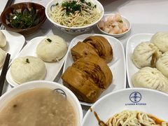 -李与白包子铺(桐梓林店)