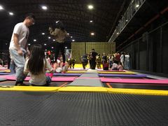 -嘿哟动霸CHUA·新潮玩运动娱乐中心·蹦床滑冰团建乐园