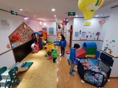 -抱抱熊托育中心(大悦城店)