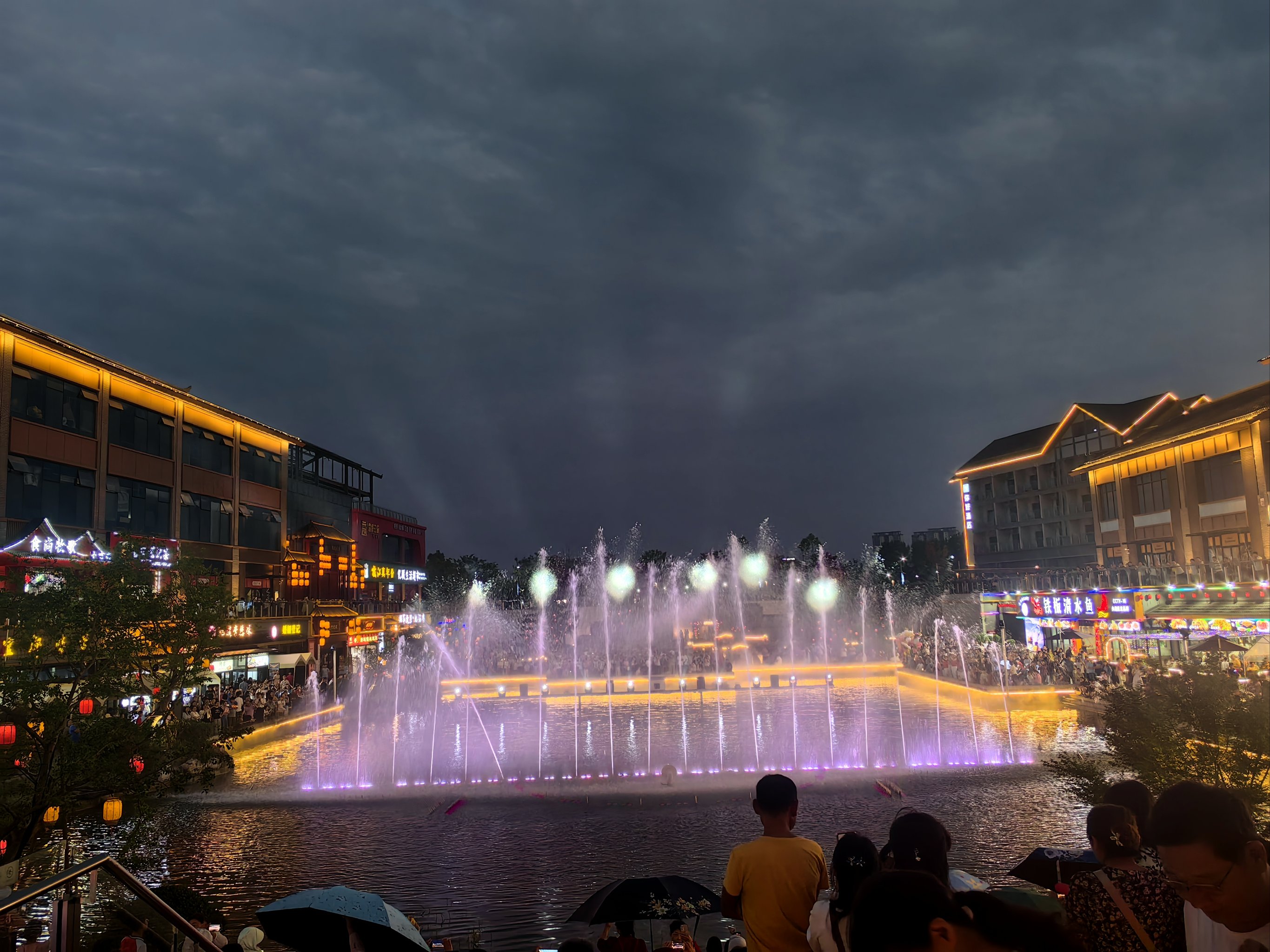 洛南音乐小镇夜景图片