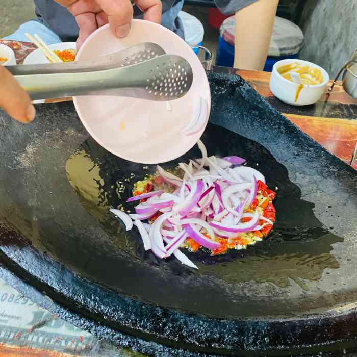 同达锅叉子酸菜烤肉-"来长春出差,顺便拜访一下老友!朋友是这家.