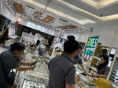 -美式眼镜·授权蔡司.依视路.尼康.豪雅.明月(人民广场店)