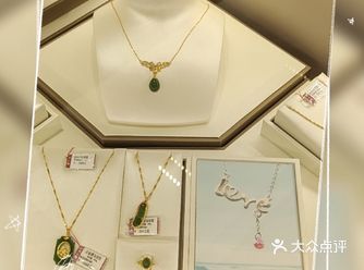 足金的成品，摆设柜里向我招手