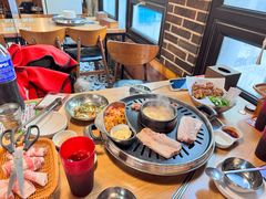 -江南猪肉商会无限续吃(弘大店)