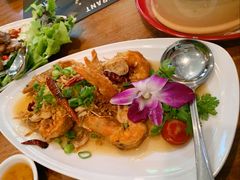 -Chom Cafe and Restaurant