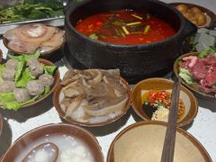 招牌红酸锅底-贵府酸汤牛肉火锅·贵州老字号(飞山街店)