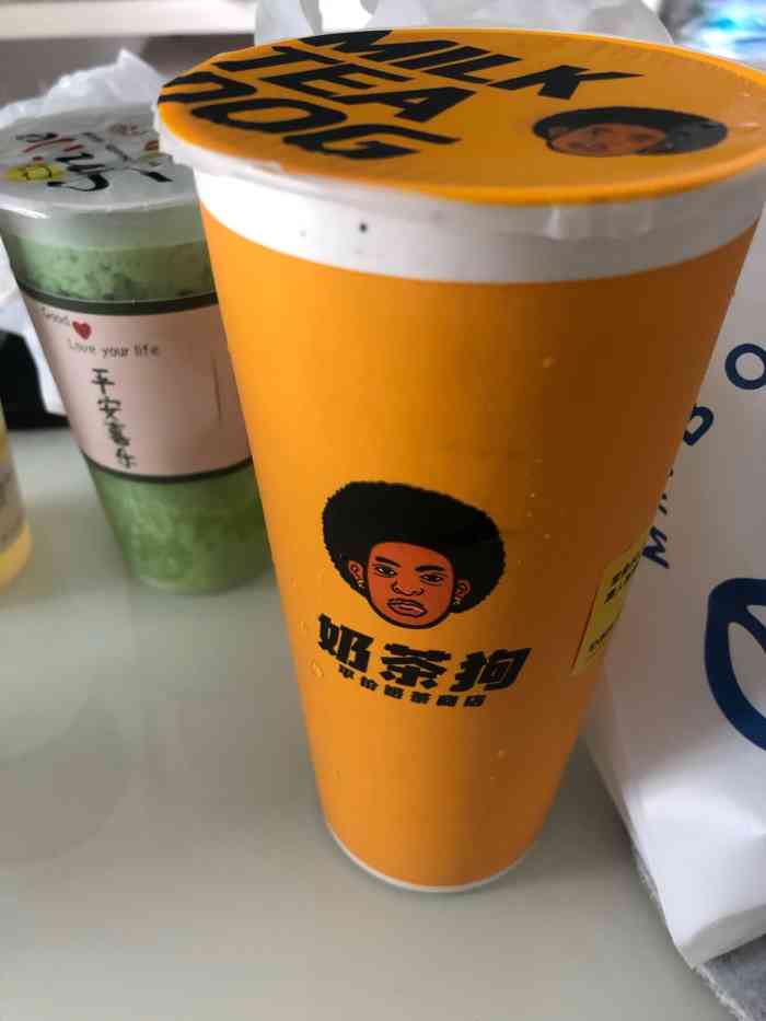 奶茶狗越来越火啦平价又好喝用料也不敷衍