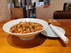 野蘑菇酸菜牛肉炒米粉-疆Jiang·新疆秘制料理