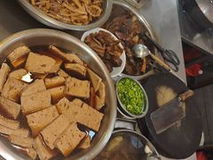 -松树干拌面店