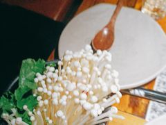 -老牌坊云南鱼豆花火锅(哈西万达店)