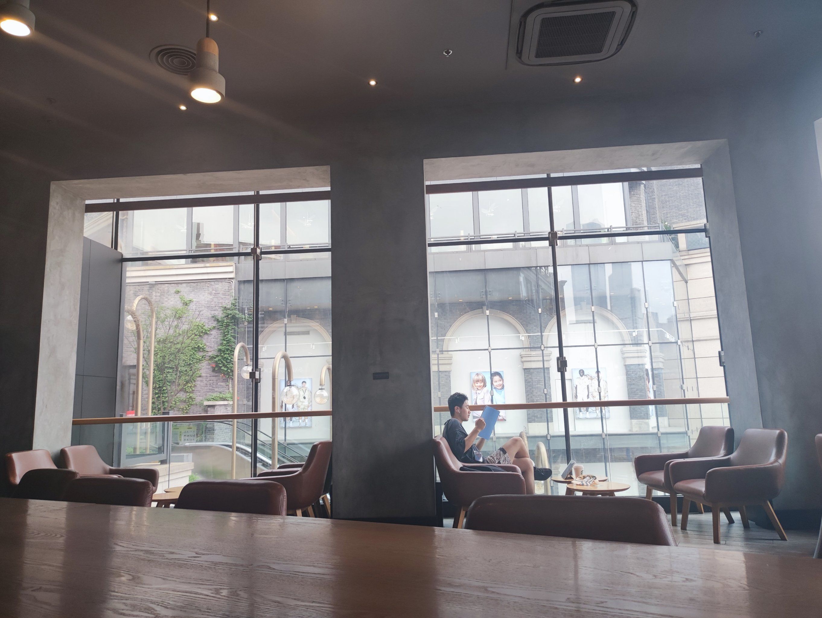 一抹阳光星巴克长嘉汇店