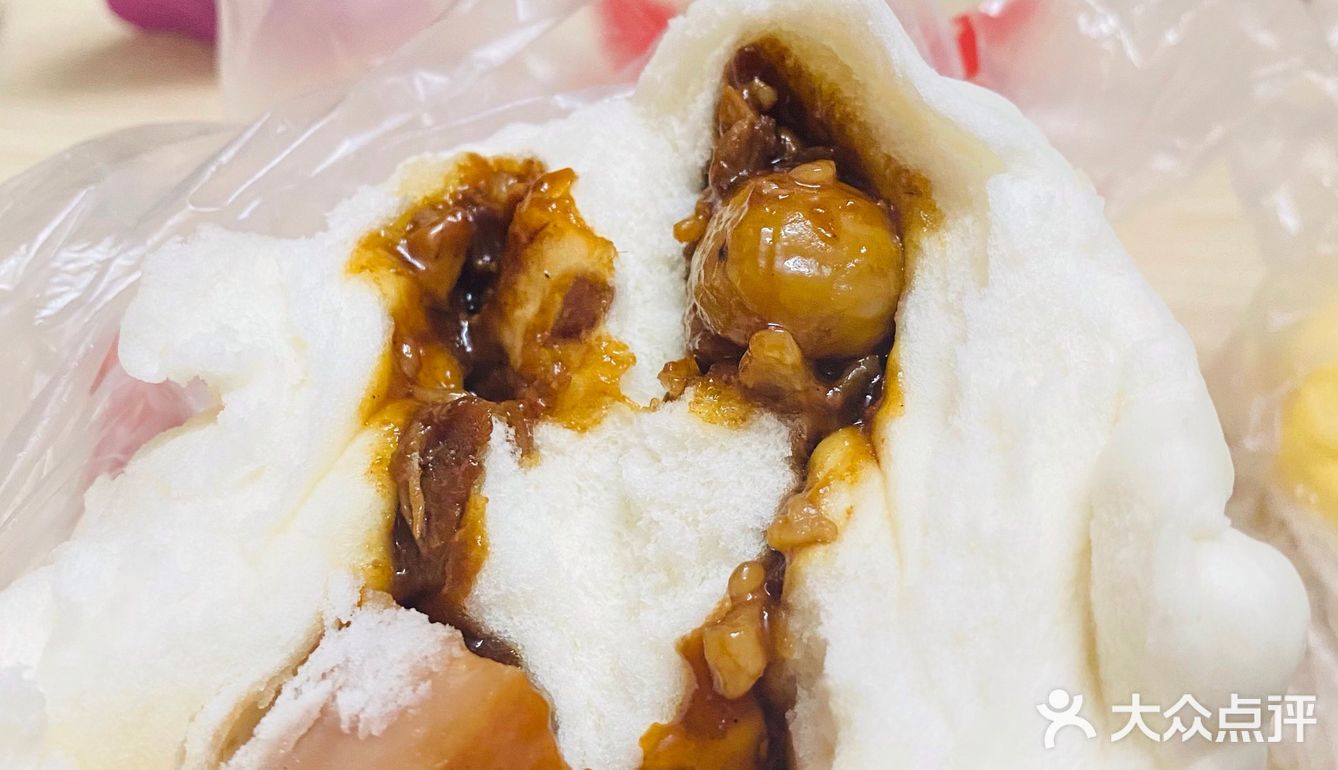 大英路新开业的包丰源包子铺买15-5啦[礼花]