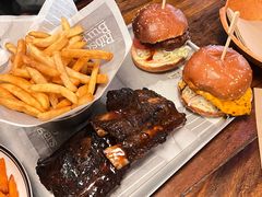 -Ribs & Burgers The Rocks