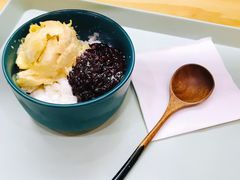 榴莲忘返-小团圆糖水铺(襄阳南路店)
