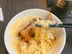 猪颈肉芝士捞公仔面-新记餐厅(香槟大厦店)