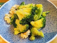西兰花拌鲜核桃仁-赤宴·川菜(玉林店)