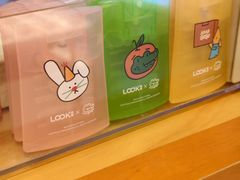 -LOOK眼镜·蔡司依视路配镜(宝山万达店)