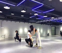 -唯舞空间