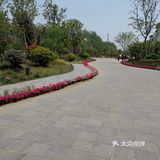 环境不错，花很多，很漂亮