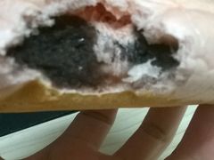 红豆草莓奶油包-巴黎贝甜(五道口店)