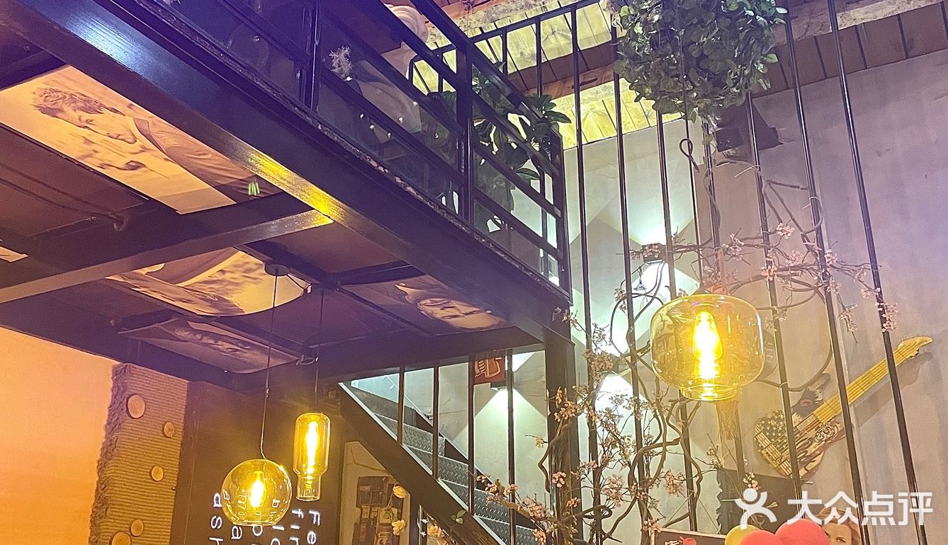 本处于闹市区但是却是一片净土，很适合闺蜜朋友聚餐