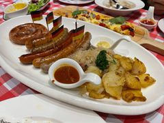 香肠拼盘-1886德国汽车餐厅(外滩十六铺码头店)