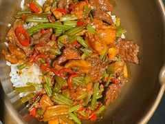 小炒黄牛肉擂饭-京参 • 擂椒饭(这有山店)