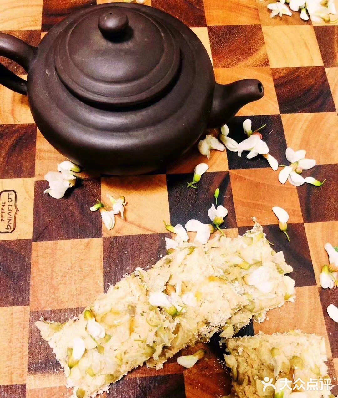 童年的芬芳[糖果]槐花香[调皮]一年只有这几天[双手合十]珍惜好时光