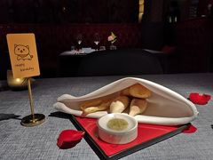 人餐前面包-弦月窗LUNETTE BY AMANDA(复兴路店)