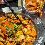 这么多年味道一直没变~点了牛蛙鸡爪和肉蟹煲 很入味