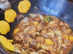 -粘豆包柴火铁锅炖