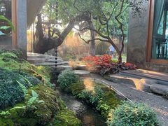 -Chom Cafe and Restaurant