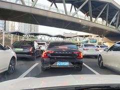 -绿洲中环中心-停车场