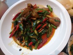 代代人都爱吃的回锅肉-有红鸡毛店·川菜(建设路店)