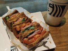 培根鸡肉俱乐部大嘴三明治-星巴克(北京长安商场店)