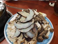 -菌之家·专业纯野生菌火锅·特色炒菌