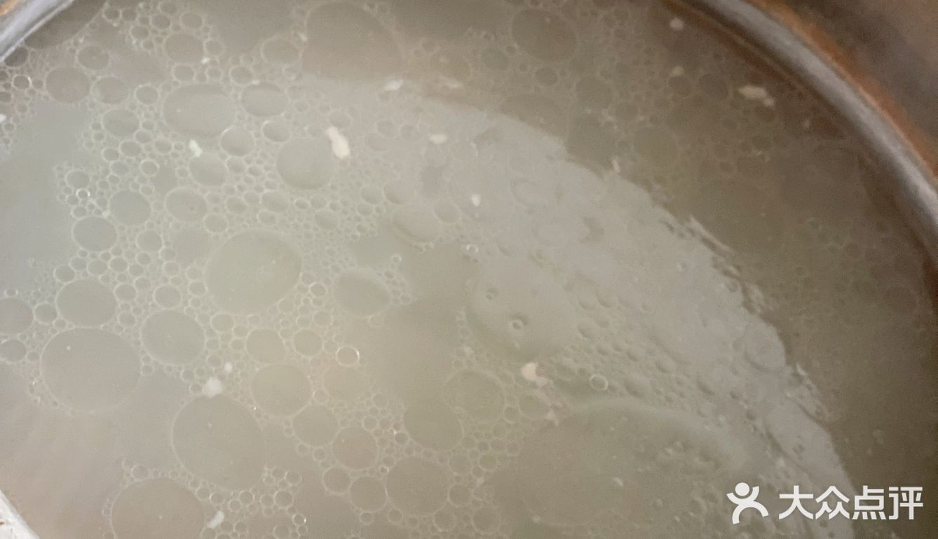 首先早起菜市场买一块肥瘦相间的羊排