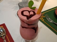 草莓奶昔-萨拉漫饮食(北京中路店)