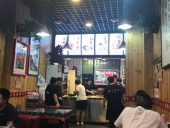 -愉肴麻辣香锅(中山路店)