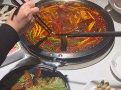 -茅草房·河畔园林火锅