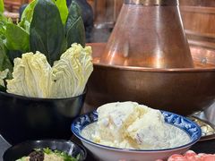 -果松木炭酸菜铜火锅·外婆参鸡汤