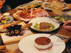 餐前面包-Carbon莫卡哆·意大利复古集市餐厅(杭州大厦店)