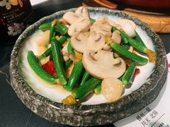 黄瓜花炒口蘑-阿里家Miss Ali·烤肉酒馆by MIG