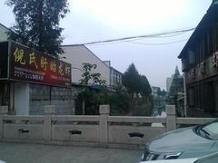与人民街平行的小河-吾介小籠館