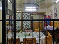 面包甜点陈列柜-邱记私房菜·十八年本地菜