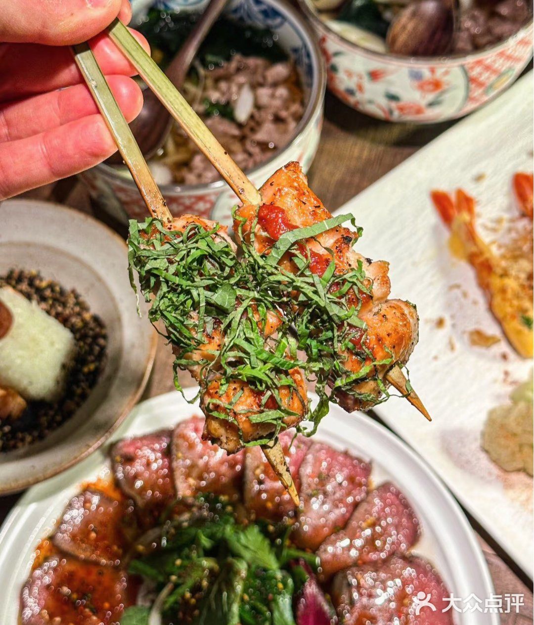 不论是深夜小酌还是朋友聚餐，这里都是绝佳选择