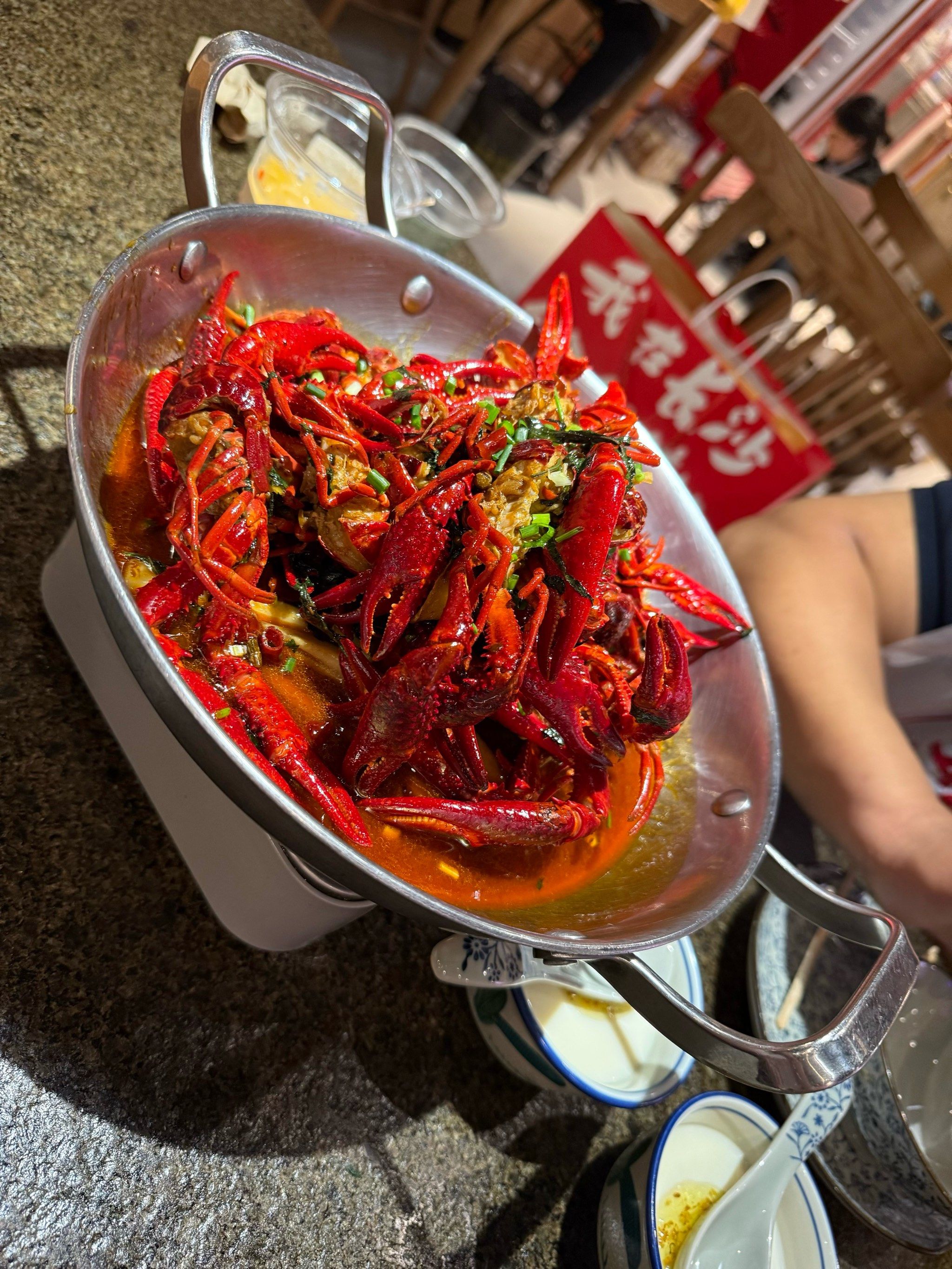 离五一广场很近  推荐老长沙口味小龙虾