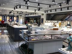 -宏宇眼镜蔡司依视路折扣店(兆佳眼镜城店)