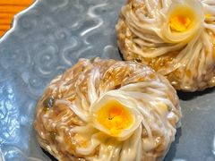蛋黄芝士纸皮烧麦-鑫震源·苏式大虾生煎(山塘街店)