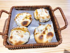 梅干菜鲜肉小烤饼-爬山街·衢州烤饼小卖铺(高新万达店)